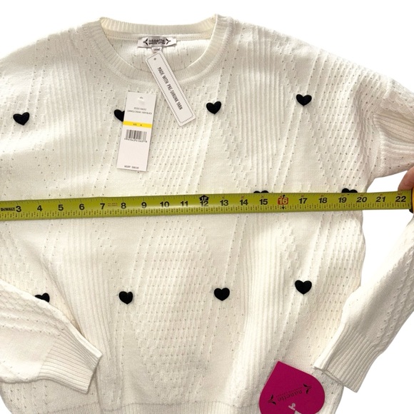 NWT Nannette White and Black Crew Neck Sweater with Heart Accents Sz M - Picture 3 of 4